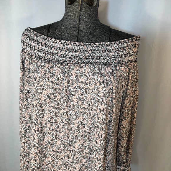 Eliane Rose Off Shoulder Top - Picture 2 of 5